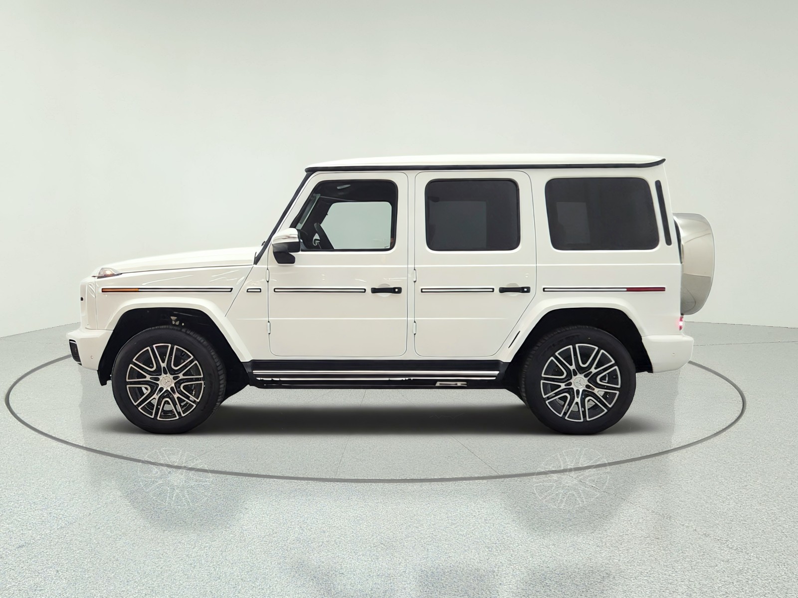 New 2027 POLAR WHITE Mercedes-Benz G 580e SUV image 8