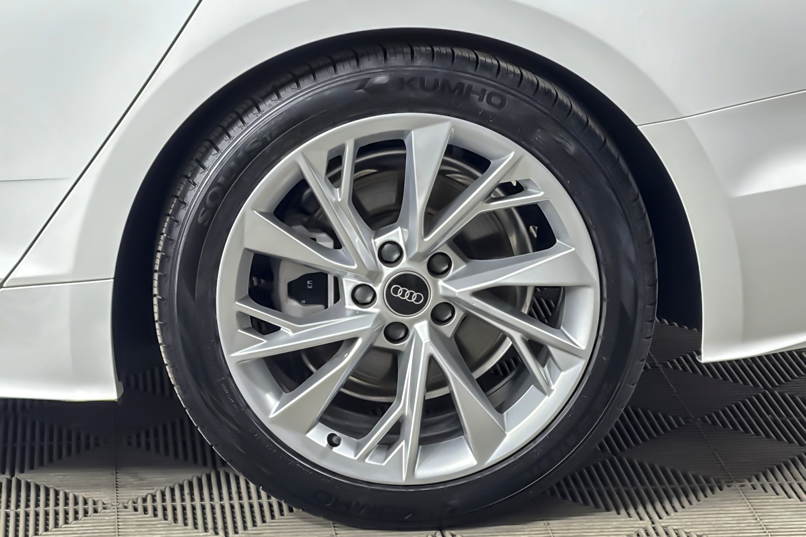 Used 2022 Ibis White Audi Premium 40 TFSI quattro image 24