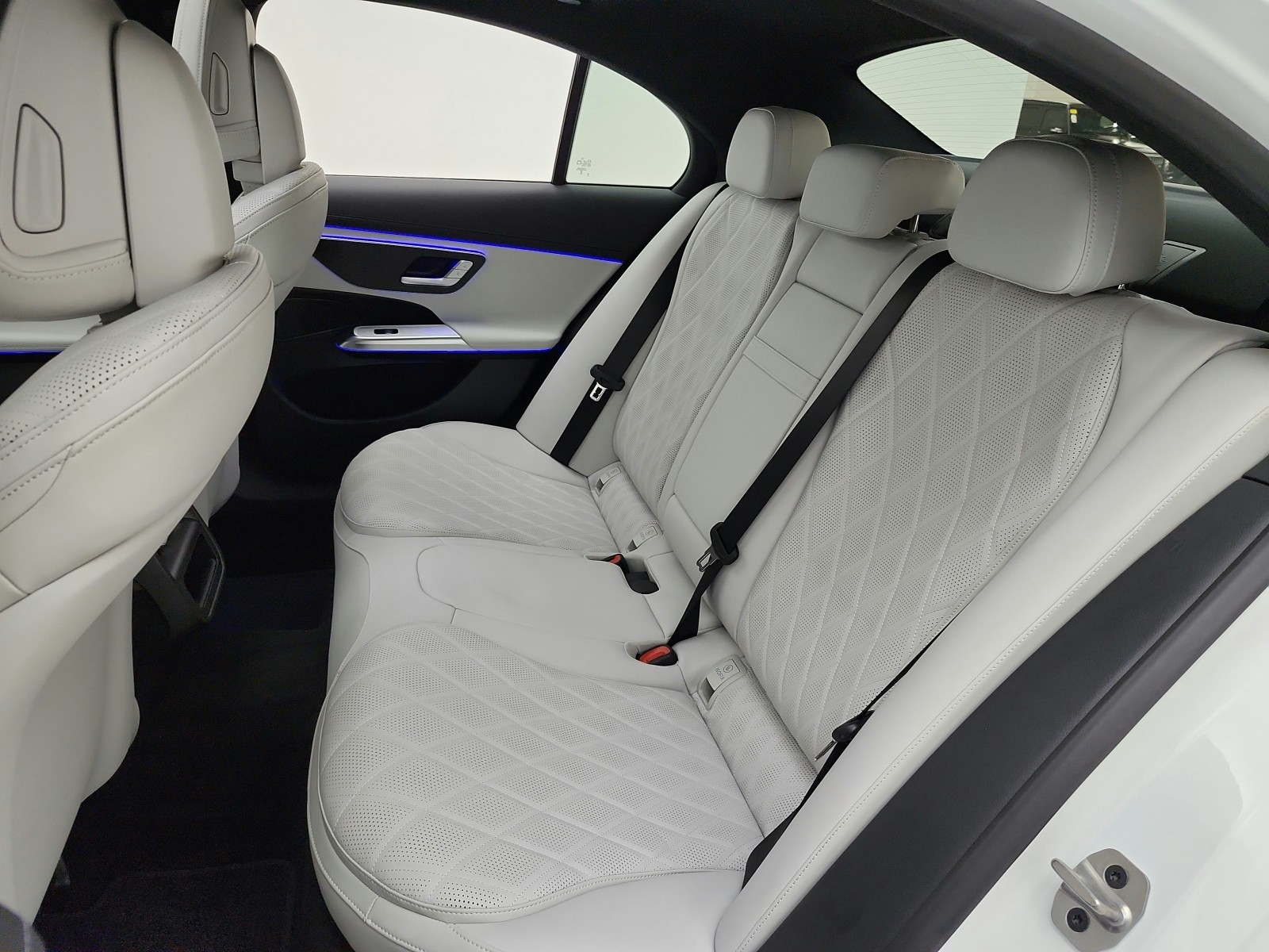 New 2027 Polar White Mercedes-Benz E 450 4MATIC® Sedan image 11