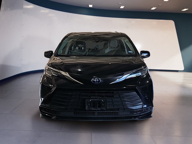 2021 Toyota Sienna LE 8