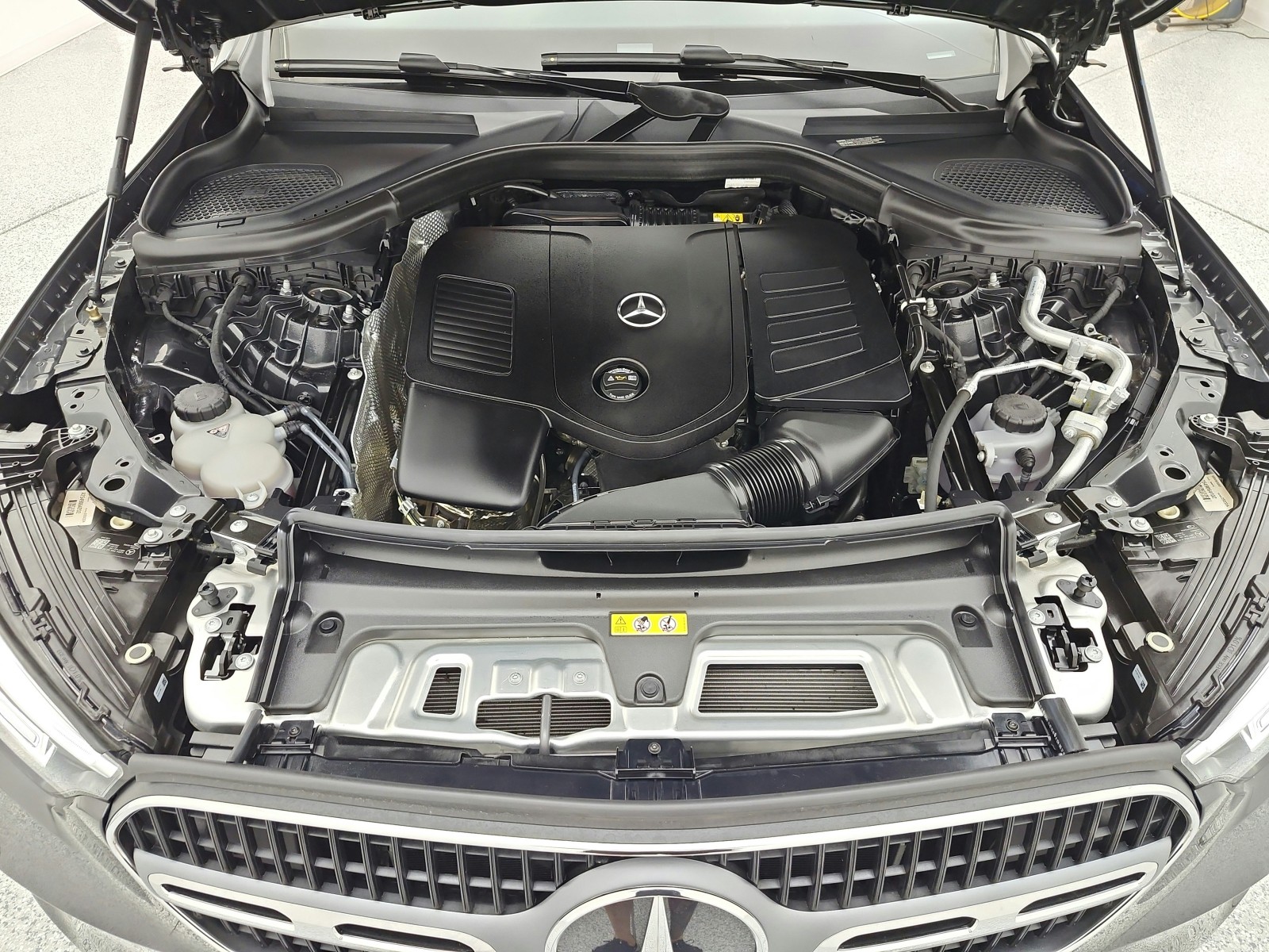 Certified Used 2026 Graphite Grey Metallic Mercedes-Benz GLC 300 SUV image 17