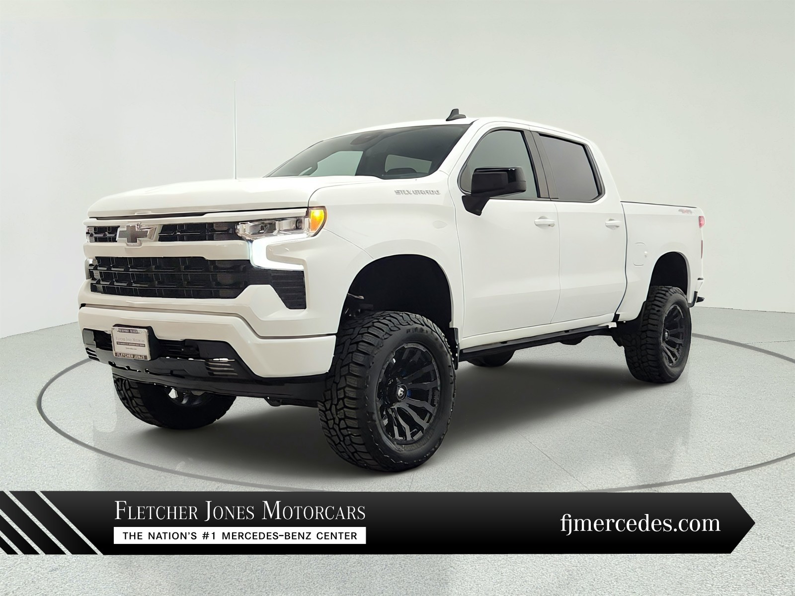 Summit White 2024 Chevrolet Silverado 1500 Pickup Truck Four-Wheel Drive Automatic