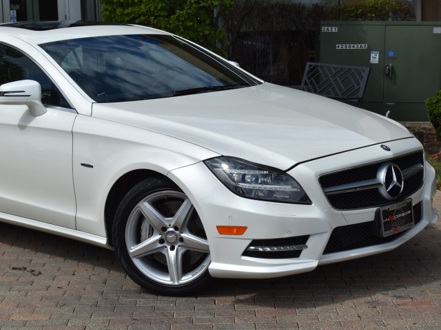 2012 Mercedes-Benz CLS-Class CLS550 4MATIC Premium 1 Pkg. Moonroof Leather Keyless GO Blind S 5