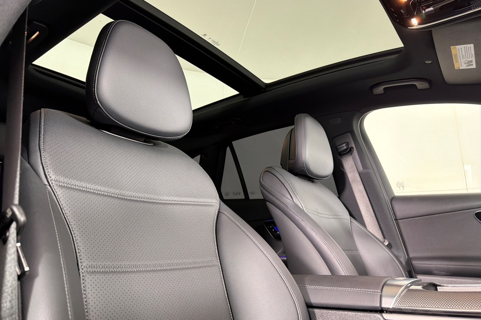 Used 2025 Black Mercedes-Benz GLC 300 SUV image 16