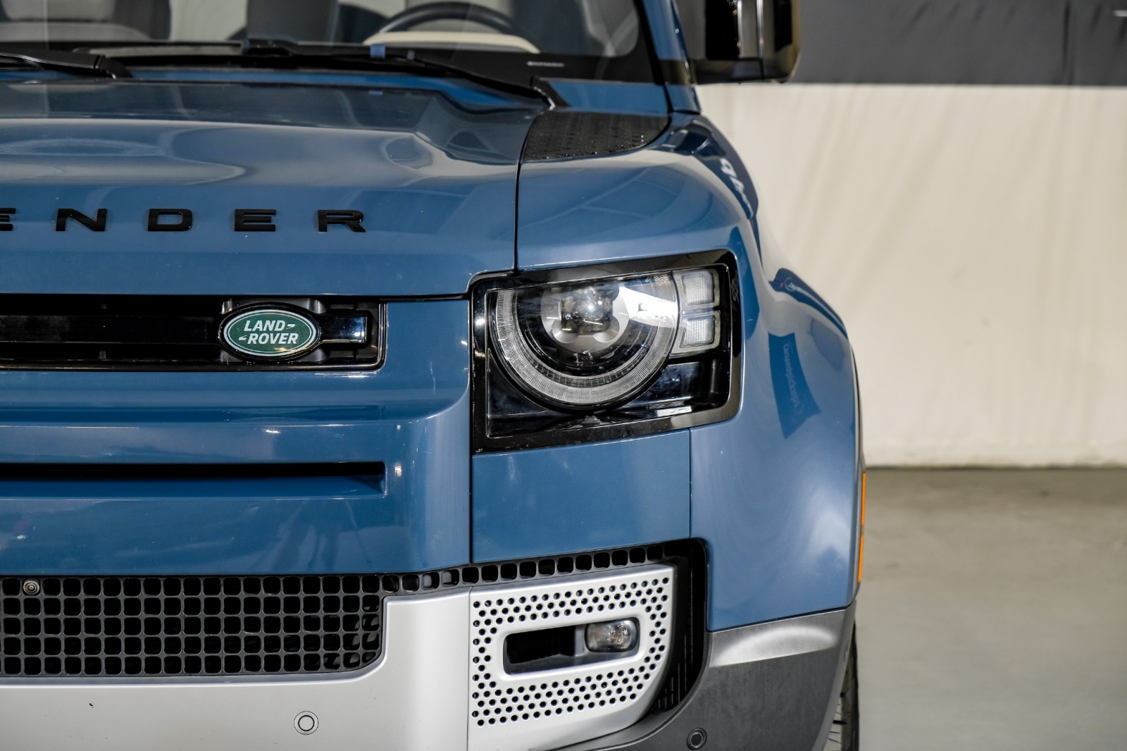 2020 Land Rover Defender SE 41