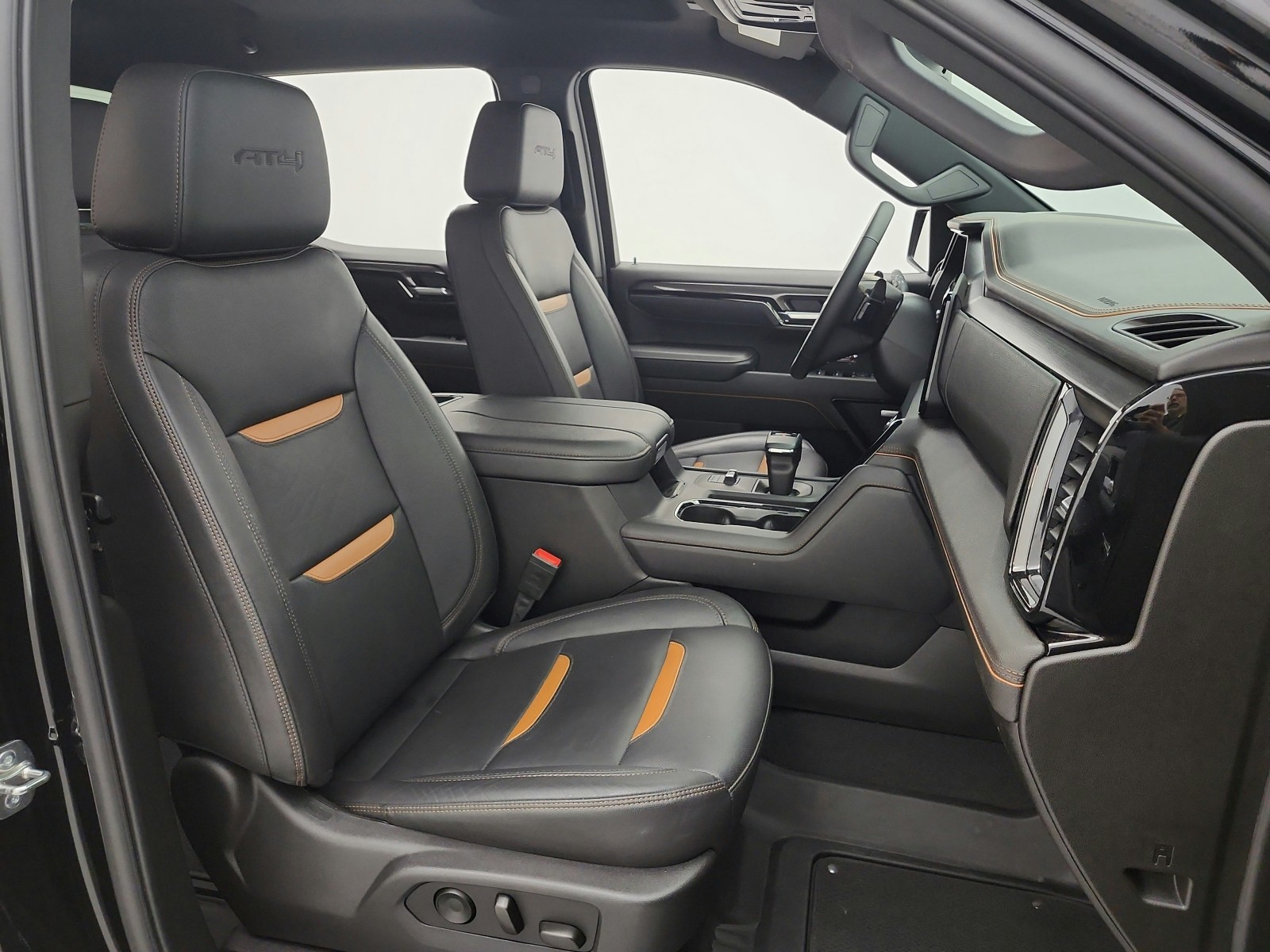 Used 2025 Onyx Black GMC 4WD Crew Cab 147 AT4 image 19