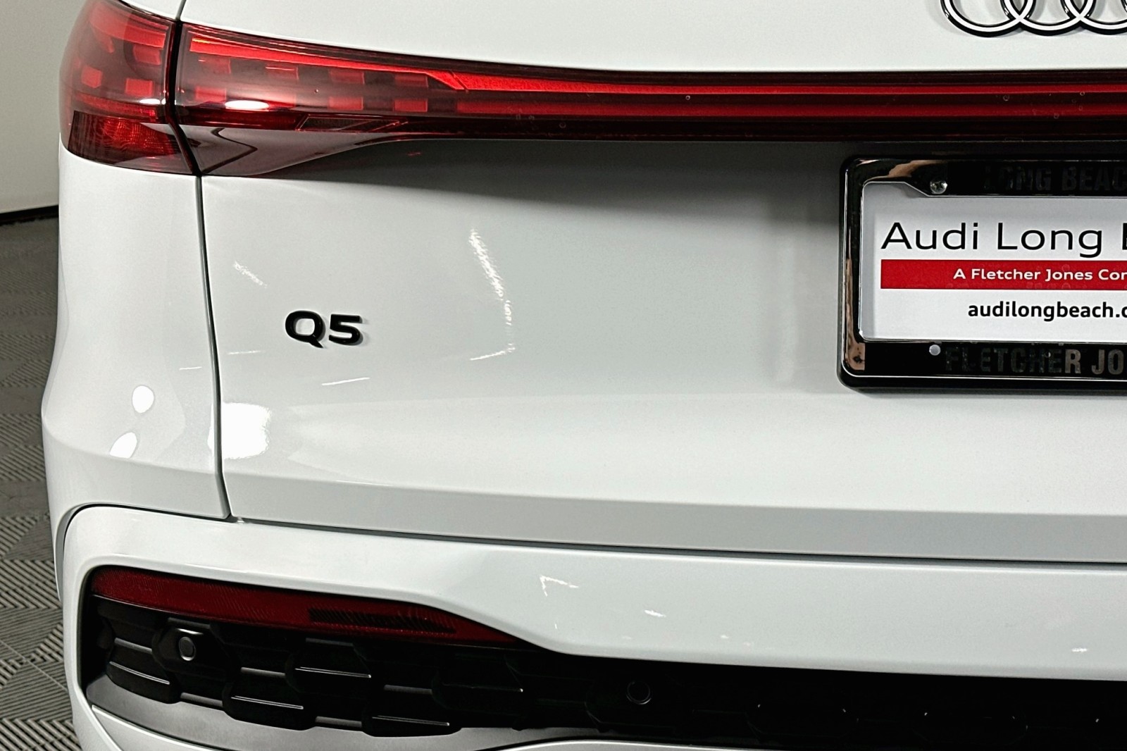 Used 2025 Glacier White Metallic Audi Premium Plus image 17