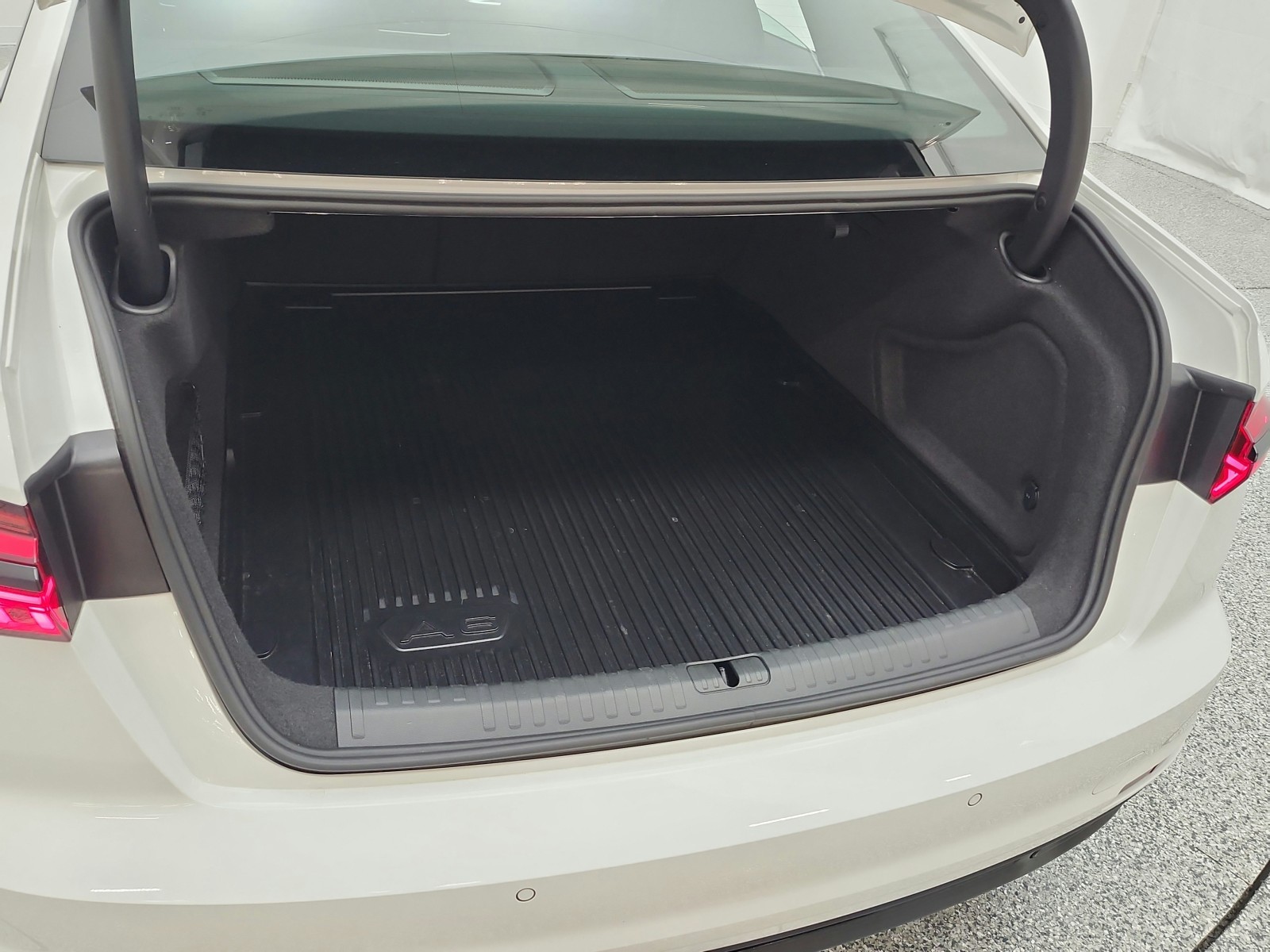 Used 2023 Ibis White Audi Premium Plus 45 TFSI quattro image 22