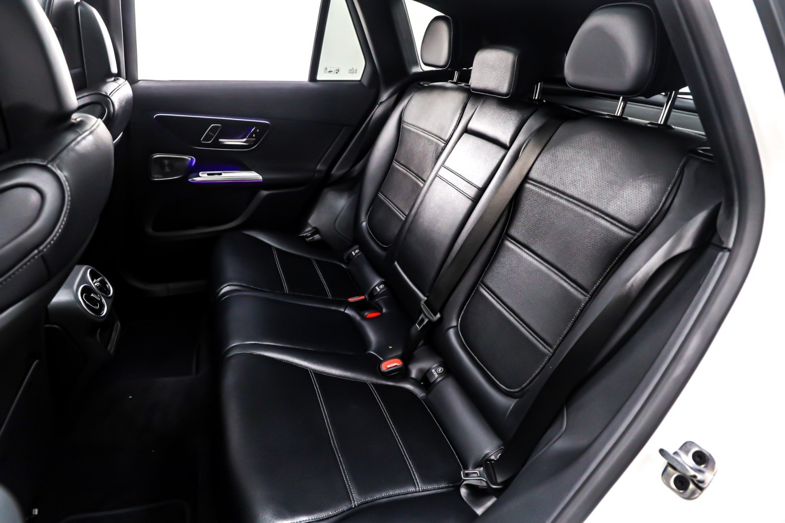 New 2026 Polar White Mercedes-Benz GLC 300 image 8