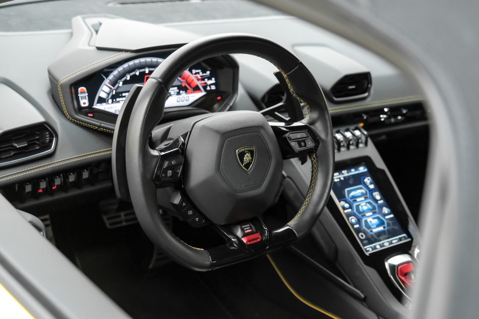 2021 Lamborghini Huracan EVO Spyder SportSeats 19Alloys BiColorLeatherPkg 17