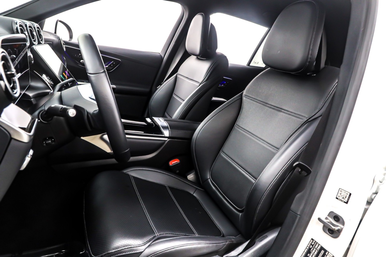 Used 2025 Polar White Mercedes-Benz GLC 300 SUV image 18