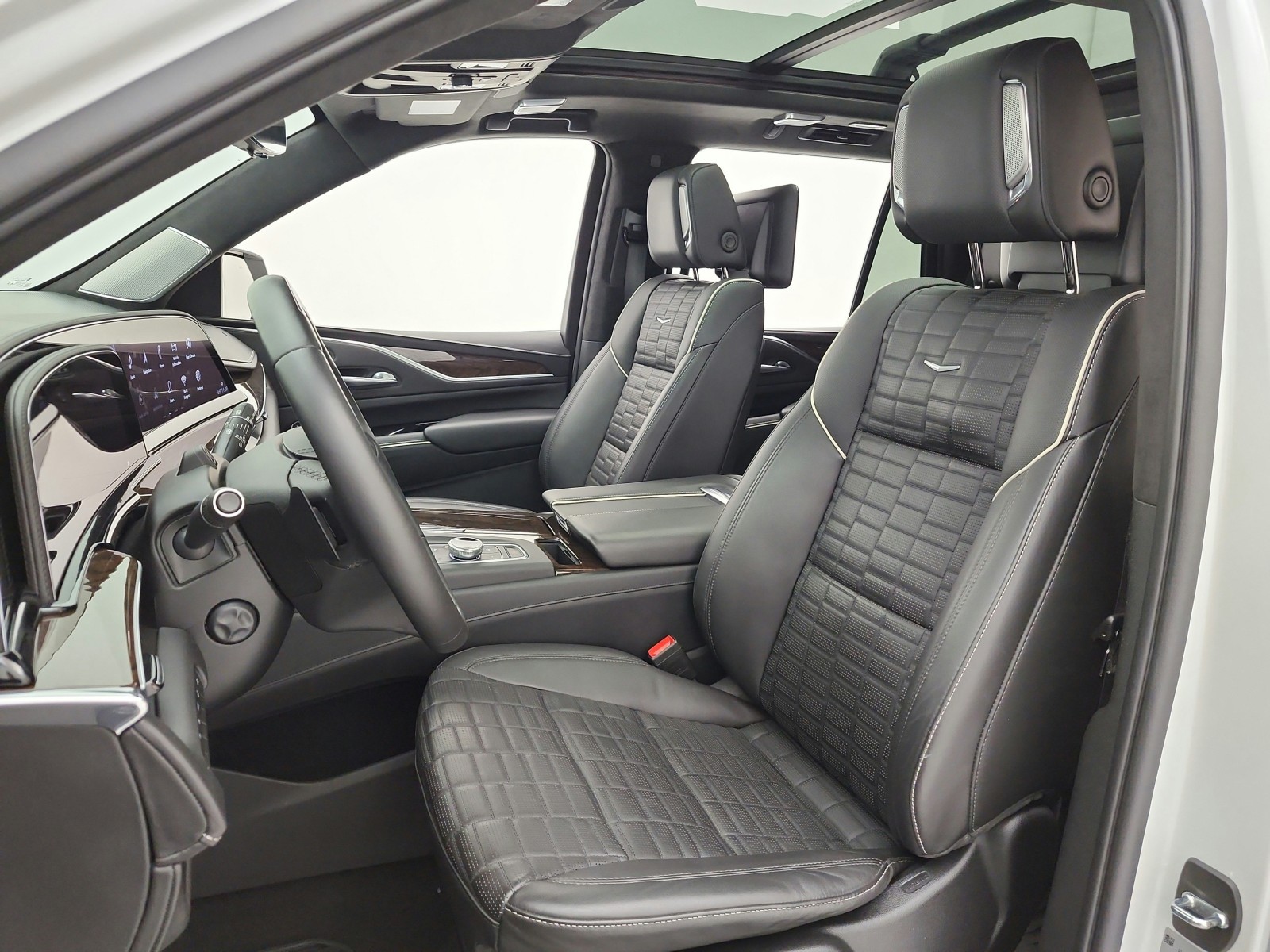 Used 2022 Crystal White Tricoat Cadillac 4WD 4dr Sport Platinum image 13