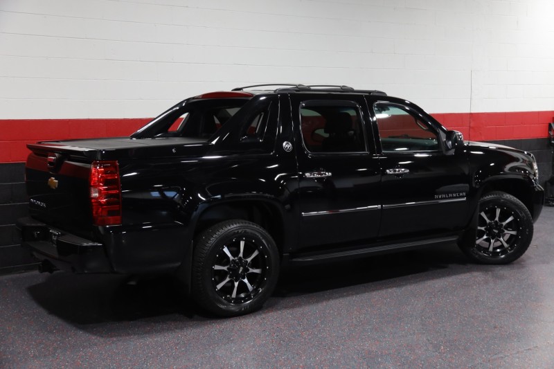 2013 Chevrolet Avalanche LTZ 4WD Black Diamond Edition 4dr Suv in , 