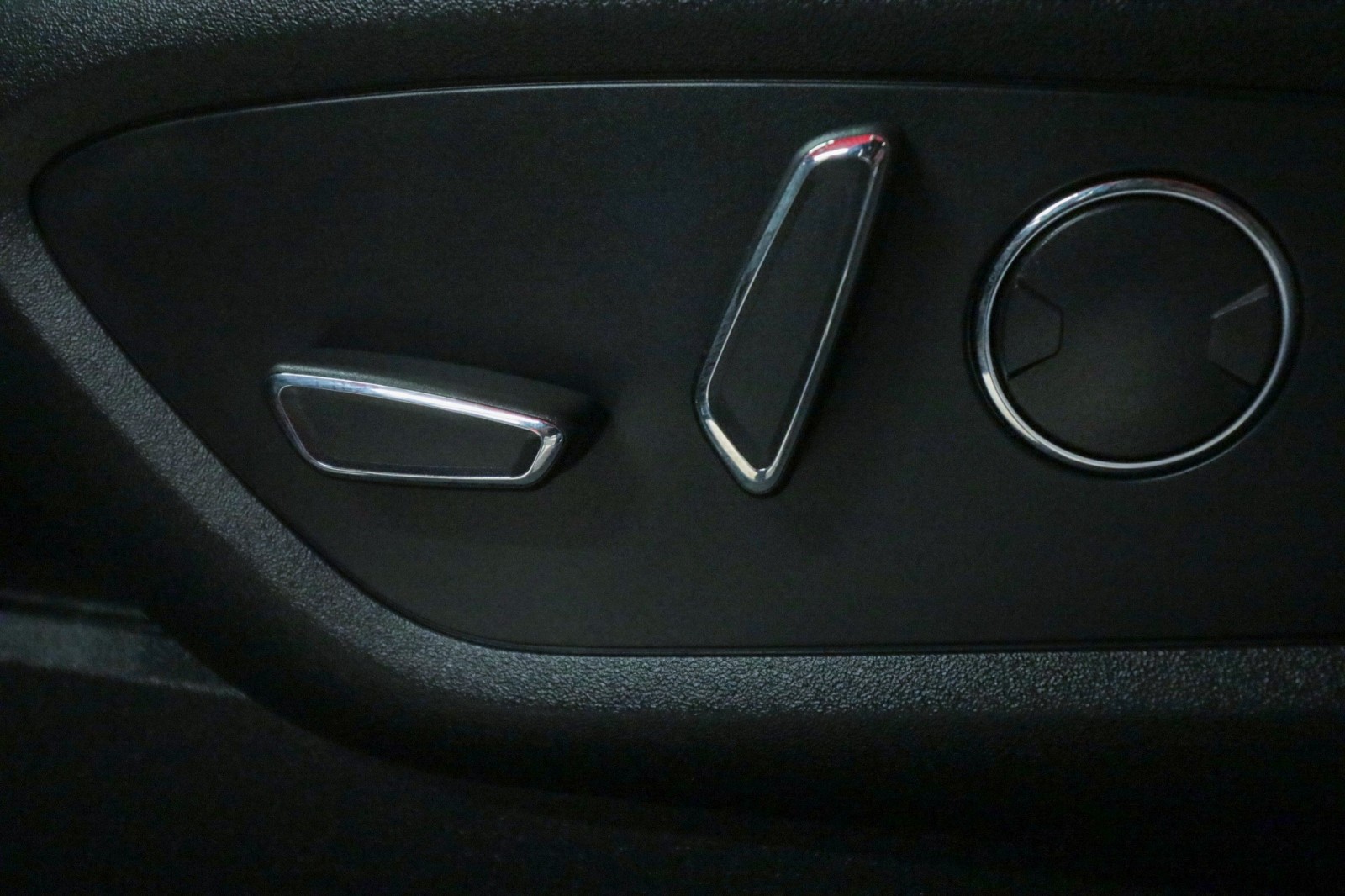 Used Car 2021 Lincoln Nautilus  Standard For Sale Under $30,000 In Austin, Texas