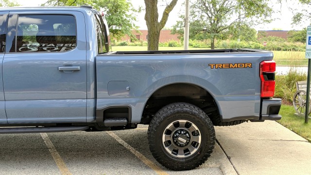 2023 Ford Super Duty F-250 SRW LARIAT 12