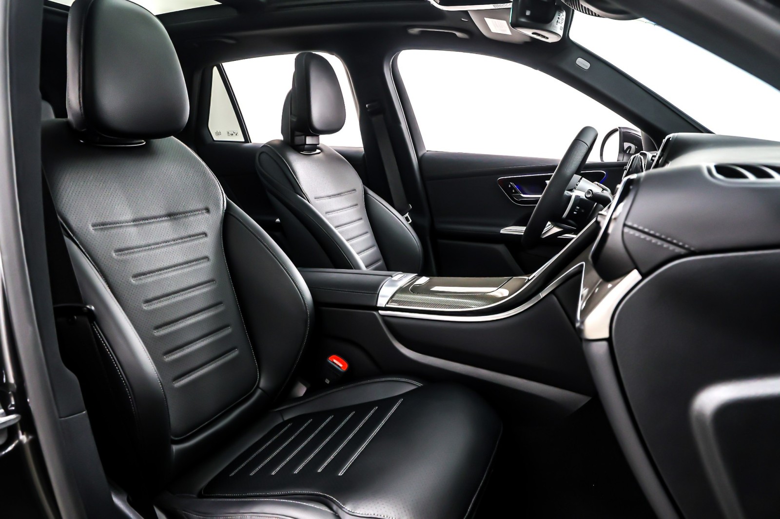 New 2026 Graphite Grey Metallic Mercedes-Benz GLC 300 SUV image 7