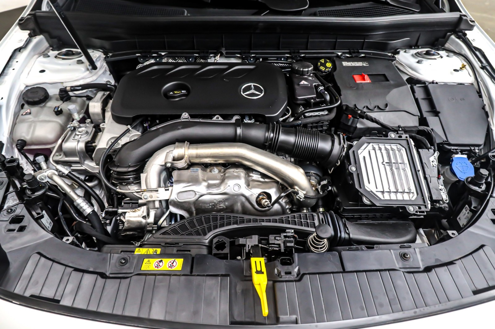 New 2026 Polar White Mercedes-Benz GLB 250 image 11