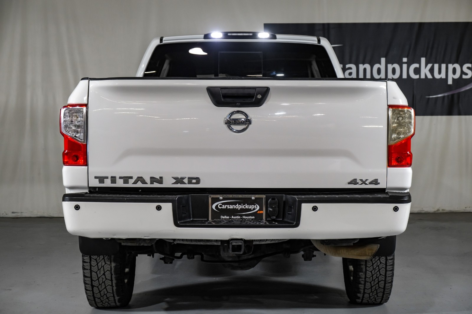 2018 Nissan Titan XD SV 9