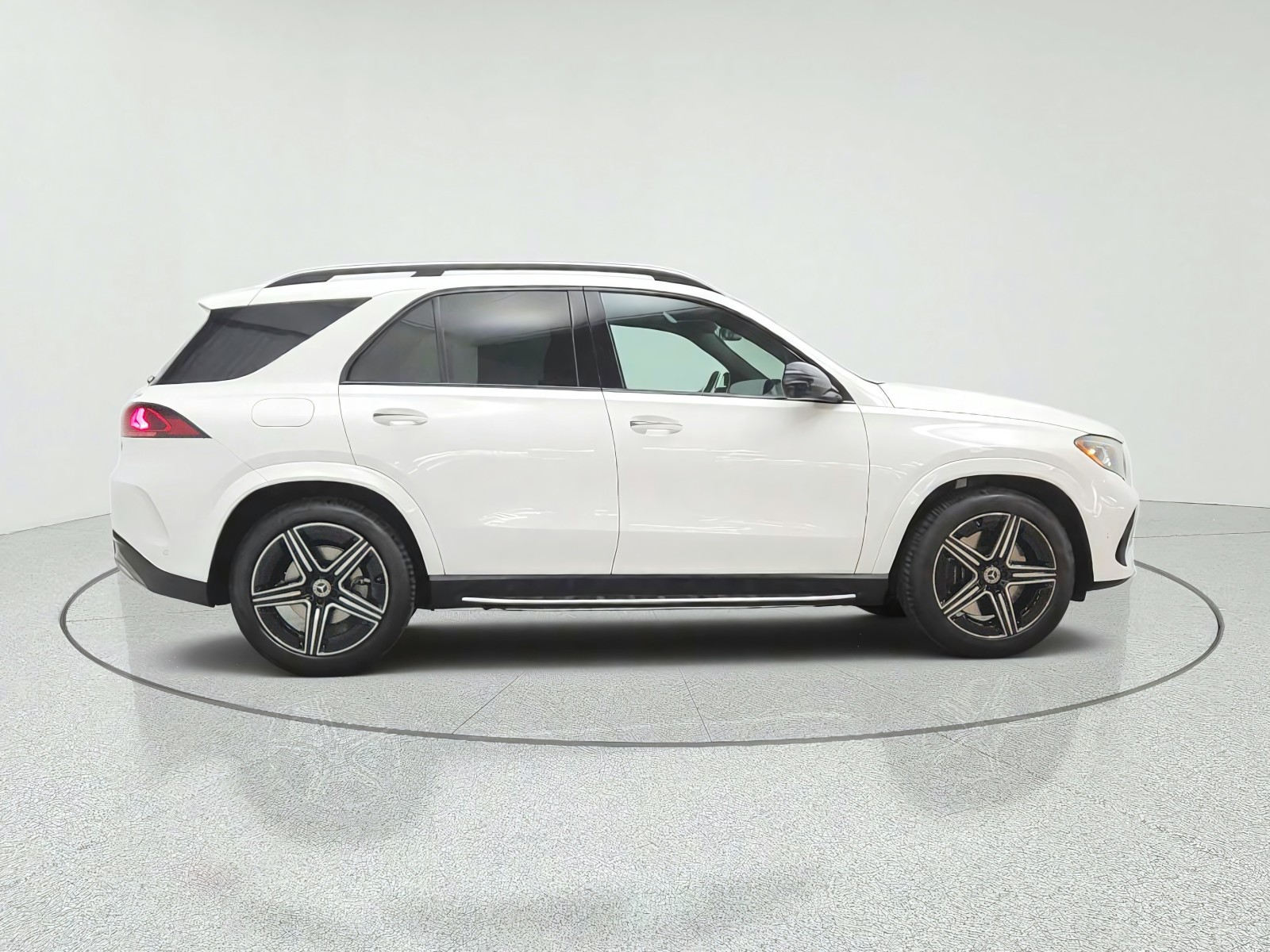 New 2027 Polar White Mercedes-Benz GLE 450 4MATIC® SUV image 4