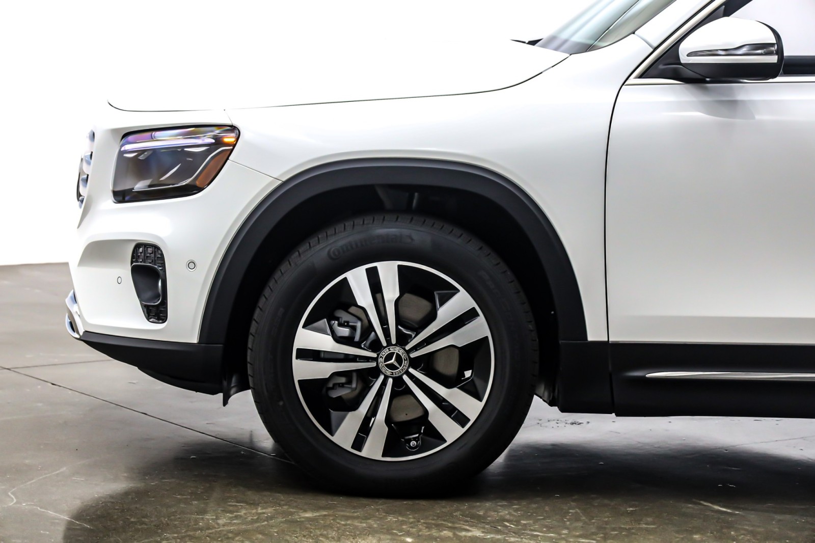 New 2026 Polar White Mercedes-Benz GLB 250 image 10