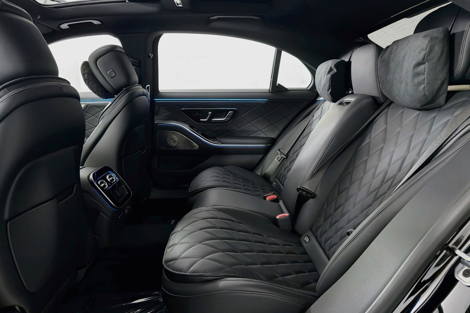 New 2027 Obsidian Black Metallic Mercedes-Benz S 580 4MATIC® Sedan image 7