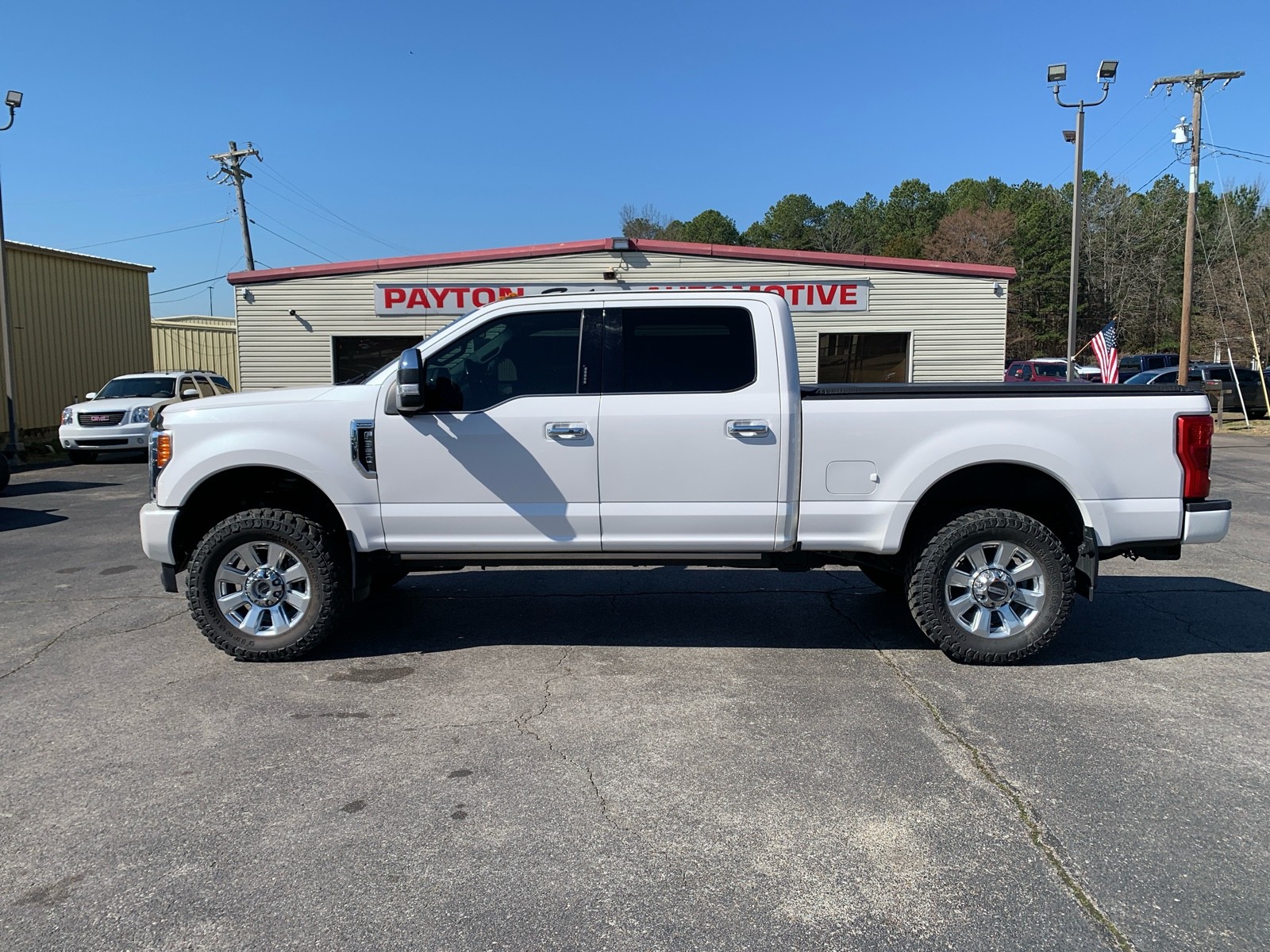 White Platinum Metallic Tri-Coat 2019 Ford F-350 Super Duty Platinum Crew Cab 4WD Pickup Truck Four-Wheel Drive Automatic