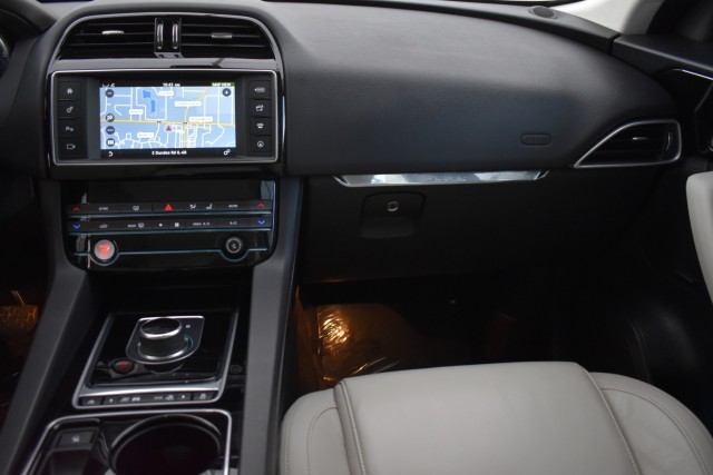 2017 Jaguar F-PACE Navi Leather Moonroof Heated Seats Parking Sensors 15