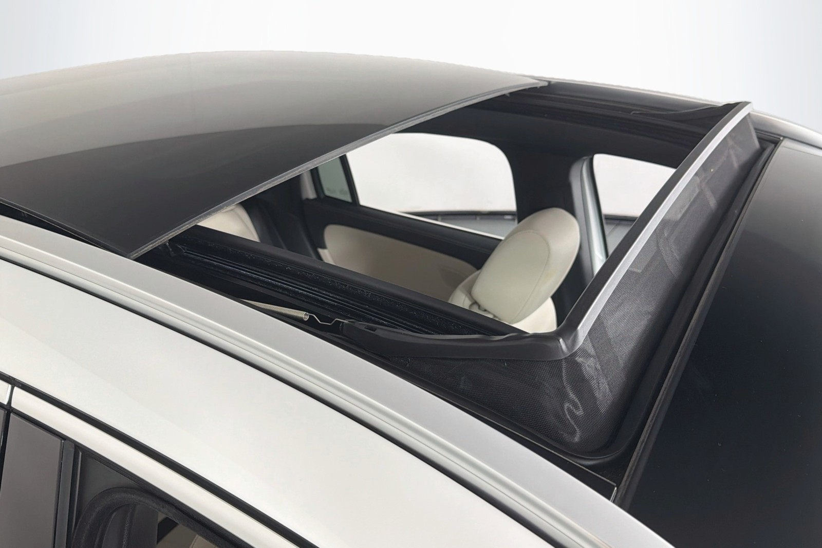 Certified Used 2026 Polar White Mercedes-Benz GLA 250 image 25