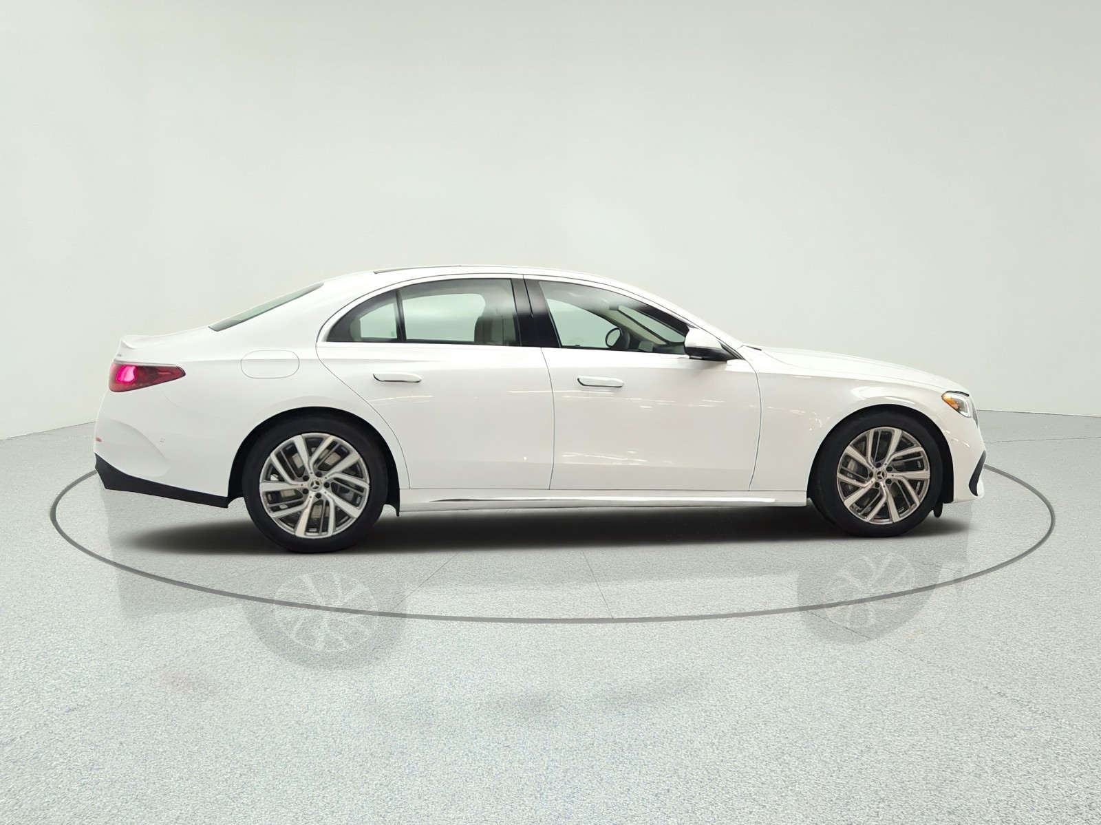 New 2027 MANUFAKTUR Moonlight White Metallic Mercedes-Benz E 450 4MATIC® Sedan image 4