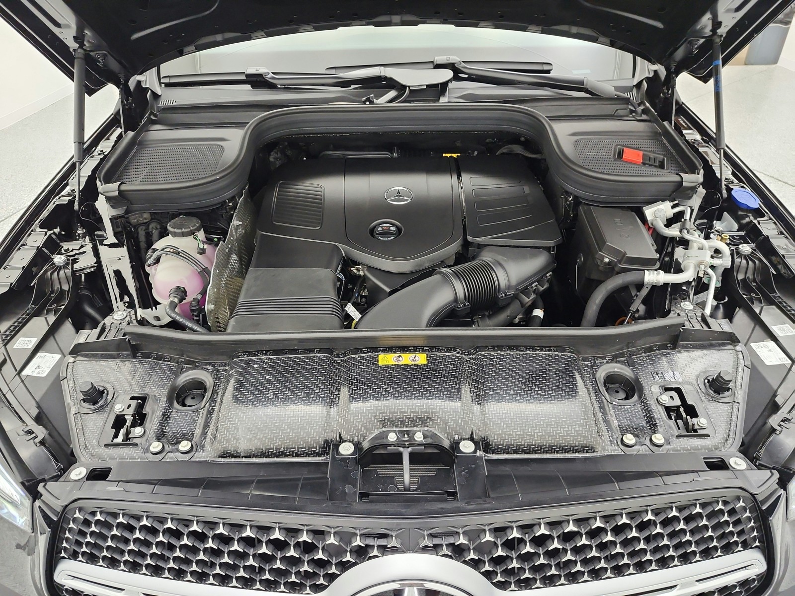New 2026 Black Mercedes-Benz GLE 450e 4MATIC® SUV image 12