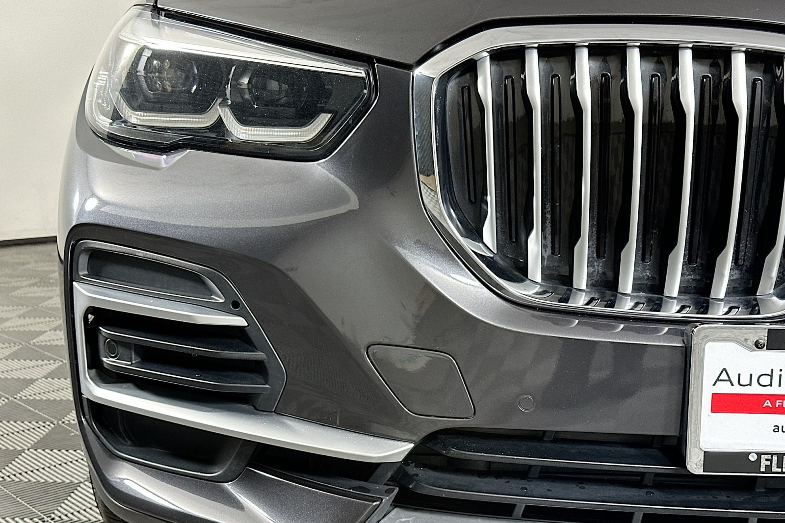 Used 2022 Dark Graphite Metallic BMW xDrive40i image 16