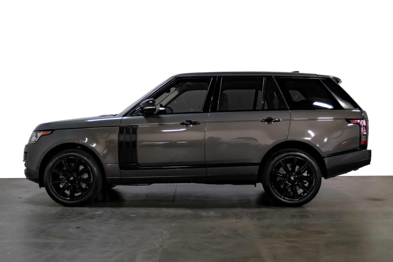 2017 Land Rover Range Rover V8 Supercharged BlackOutPkg 9