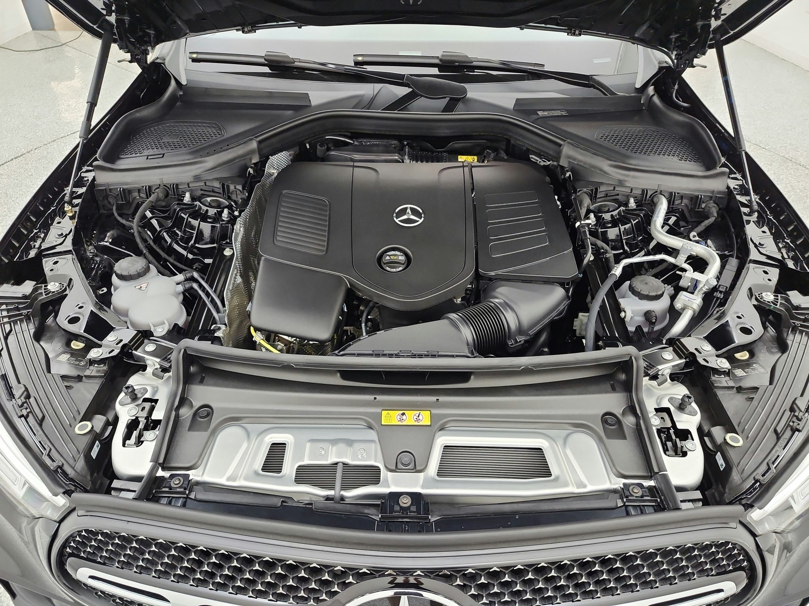 New 2027 Black Mercedes-Benz GLC 300 SUV image 12
