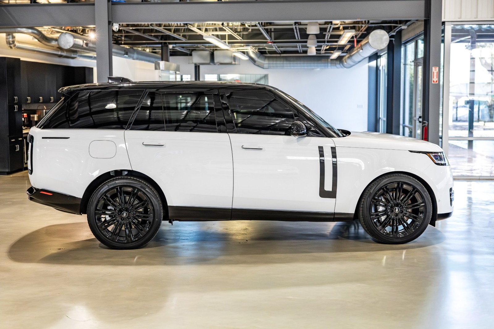 Used Car 2023 Land Rover Range Rover  Se - $140,310 Msrp - 23 Inch Wheels - Black Contrast Roof - One Owner For Sale Under $120,000 In Boerne, Texas