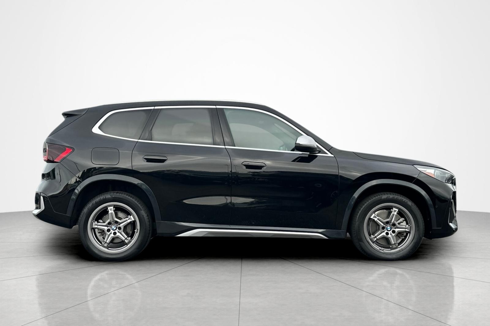 Used 2023 Jet Black BMW xDrive28i image 6