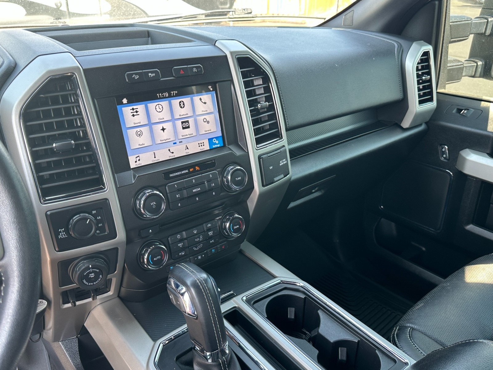 2018 Ford F-150 LARIAT 25