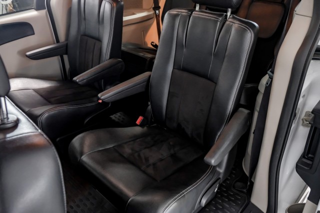 2019 Dodge Grand Caravan SXT 35th Anniversary Edition 34