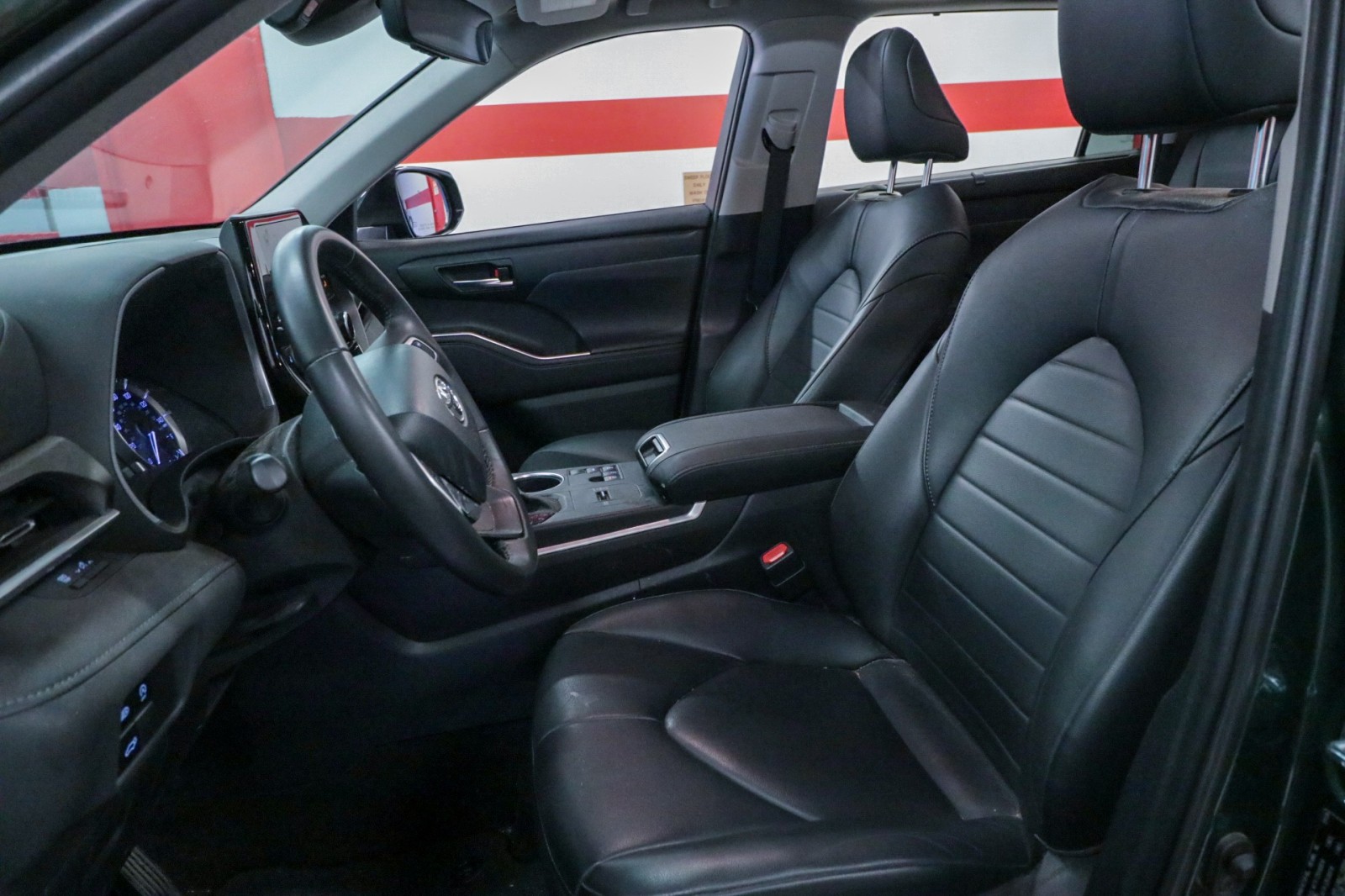 Used Car 2024 Toyota Highlander  Xle For Sale Under $40,000 In Austin, Texas