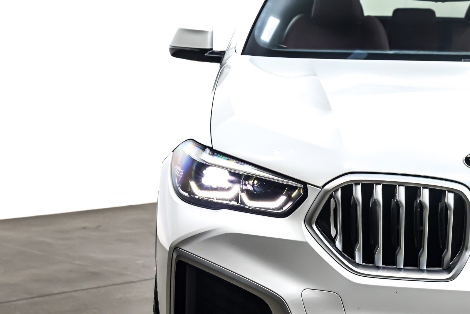 Used 2021 Mineral White Metallic BMW xDrive40i Sports Activity Coupe image 14