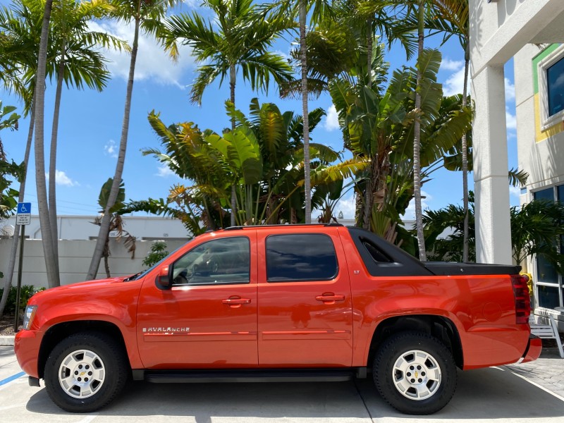 2009 Chevrolet Avalanche LT PU LOW MILES 58,696 in ,