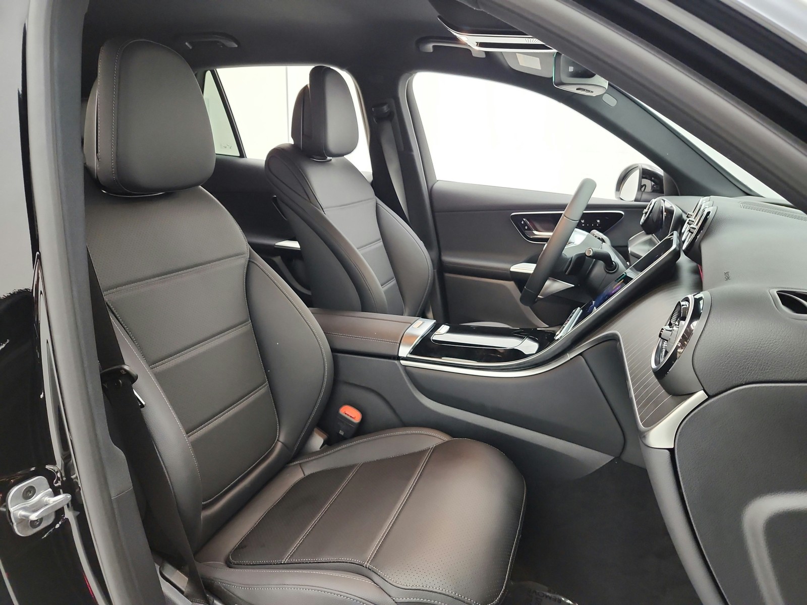 New 2026 Black Mercedes-Benz GLC 300 SUV image 23