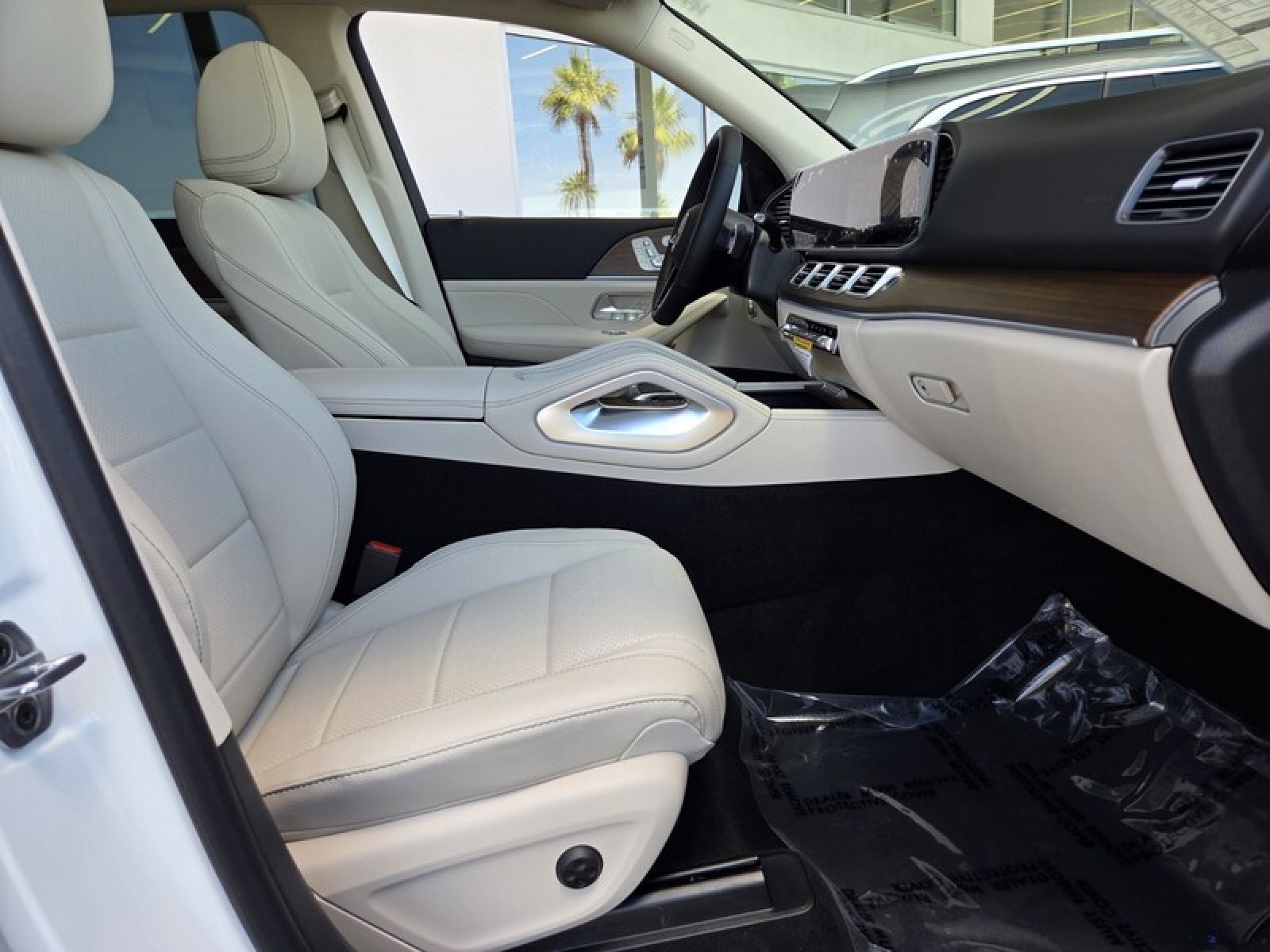 New 2026 Polar White Mercedes-Benz GLE 450 4MATIC® SUV image 17