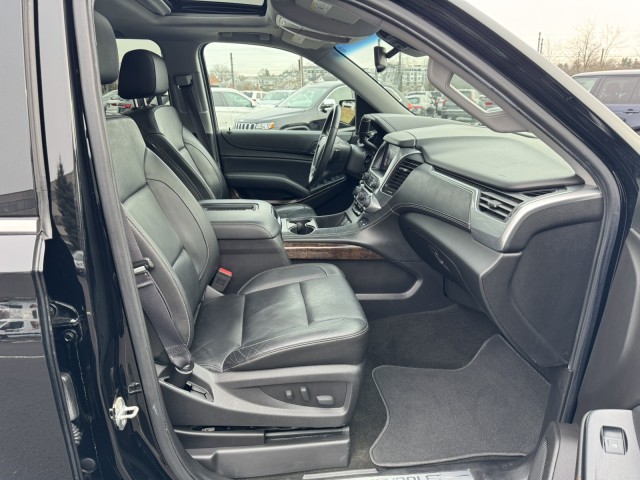 2017 Chevrolet Suburban LT Midnight with Center Bench 17