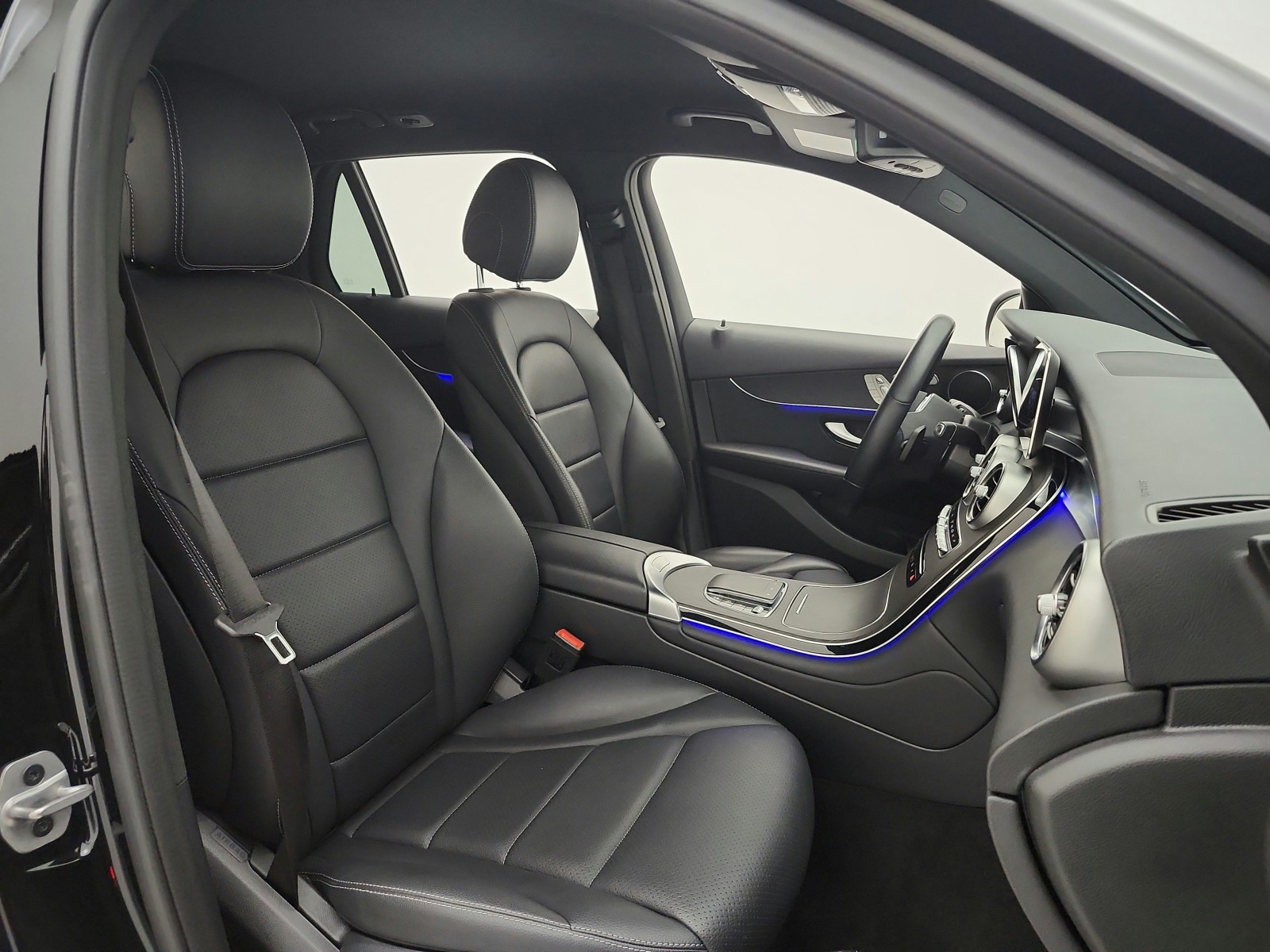 Used 2022 Black Mercedes-Benz GLC 300 SUV image 19