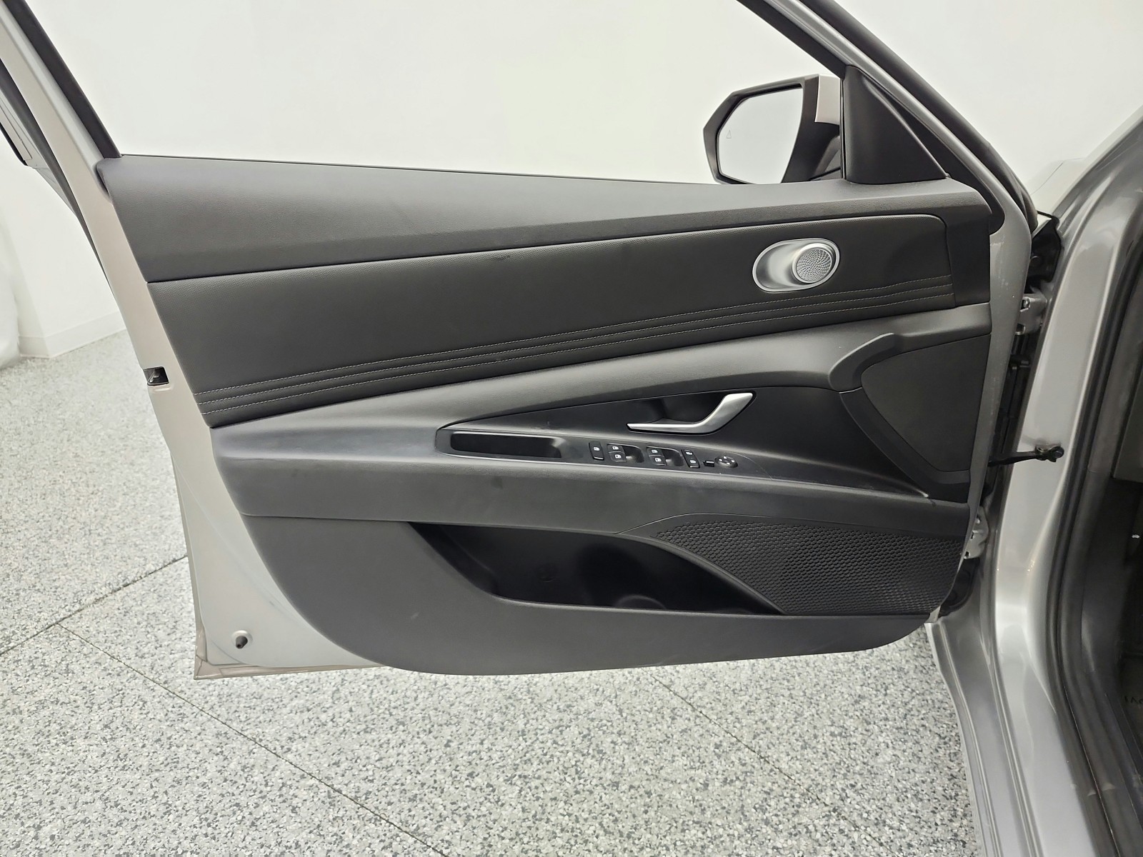 Used 2021 Shimmering Silver Pearl Hyundai SEL IVT image 12