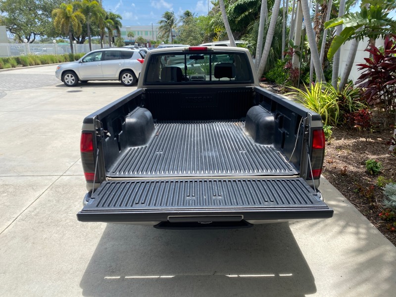 2004 Nissan Frontier 2WD XE LOW MILES 70,694 PU in , 