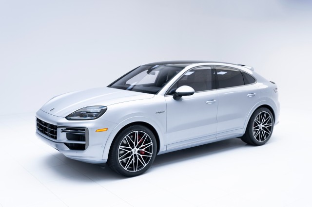 2025  Cayenne Turbo E-Hybrid Coupe in , 