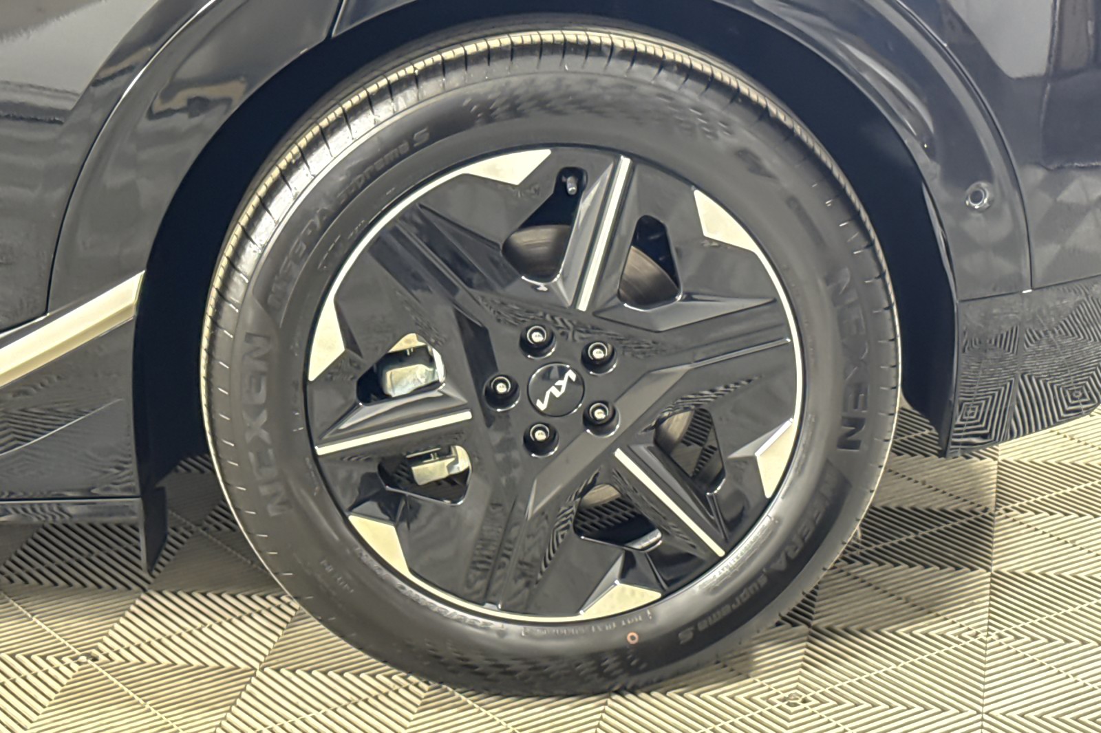 Used 2025 Ebony Black Kia Light Long Range AWD image 26