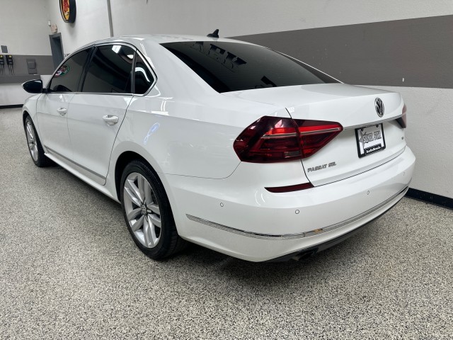 2017 Volkswagen Passat 1.8T SEL Premium in , 