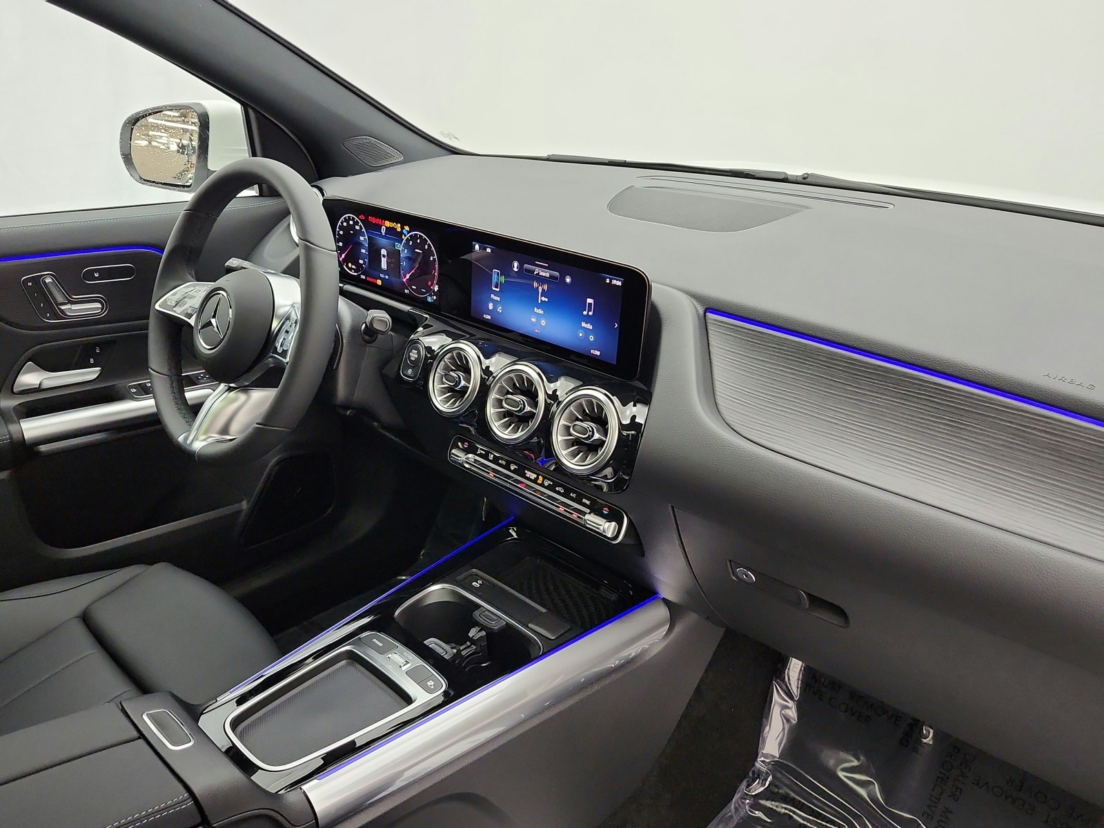 New 2026 Polar White Mercedes-Benz GLA 250 image 17